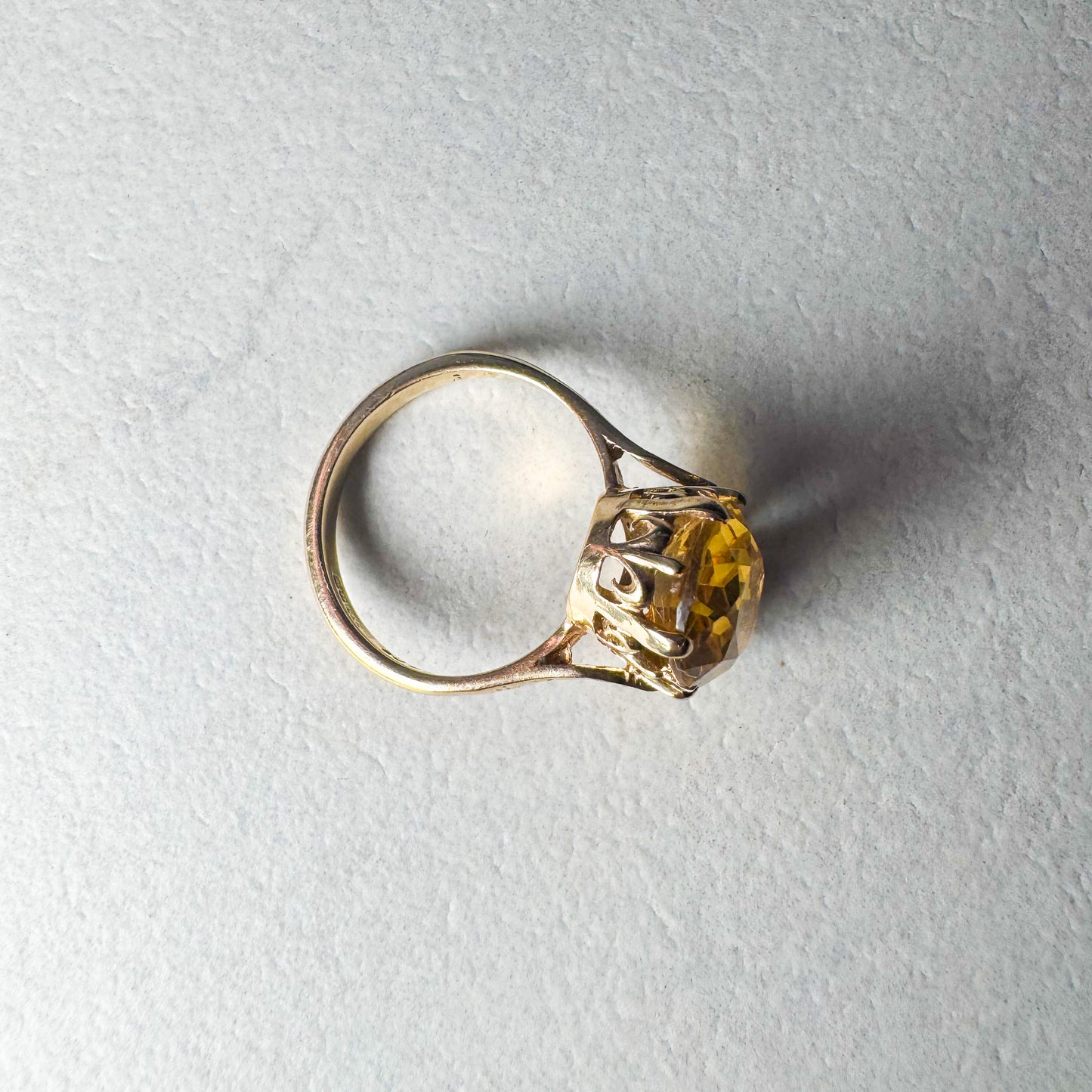 Vintage 1971 Oval-Cut Citrine Cocktail Ring | Yellow Gold | Size M