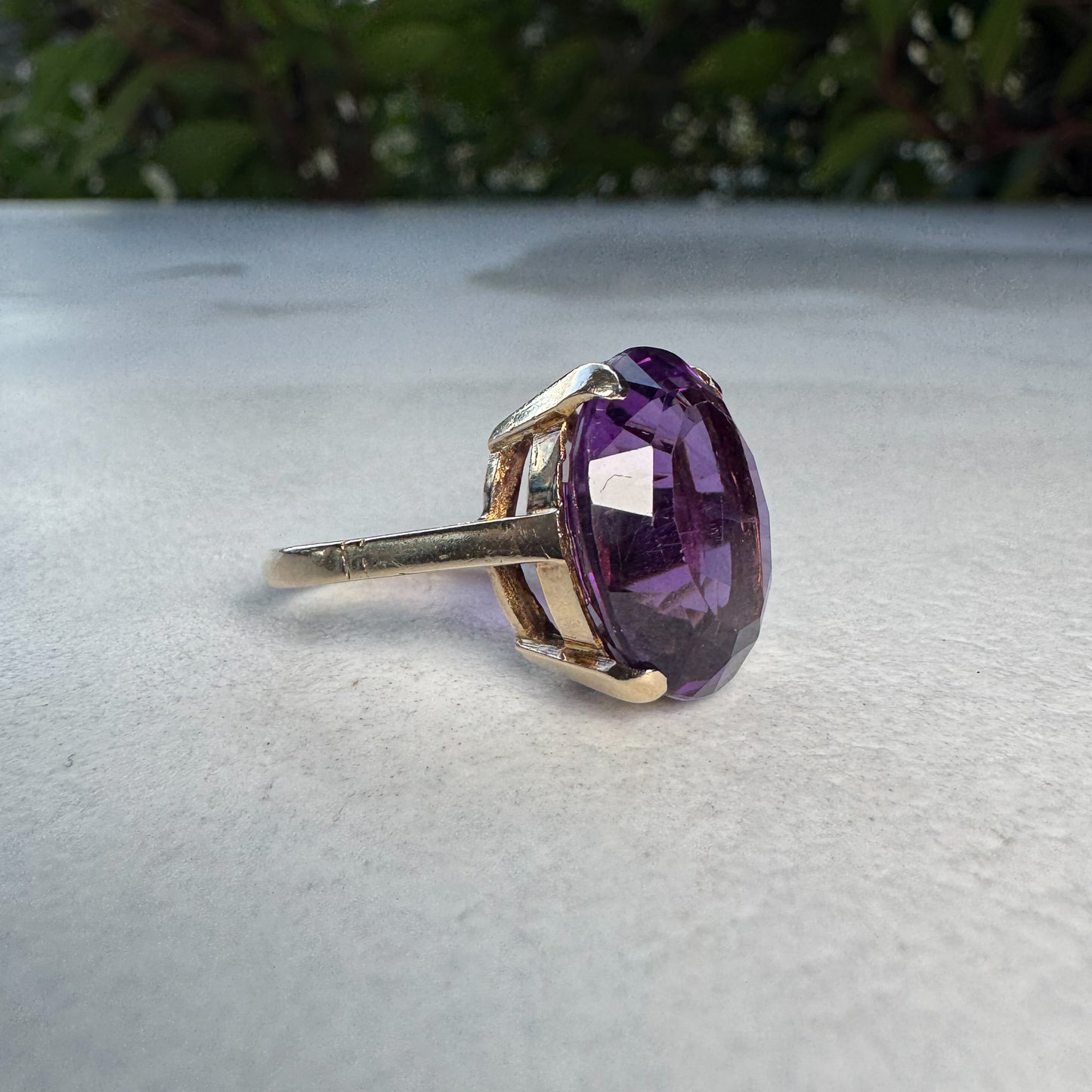 Vintage Amethyst Oval Cocktail Ring | Yellow Gold |Size M