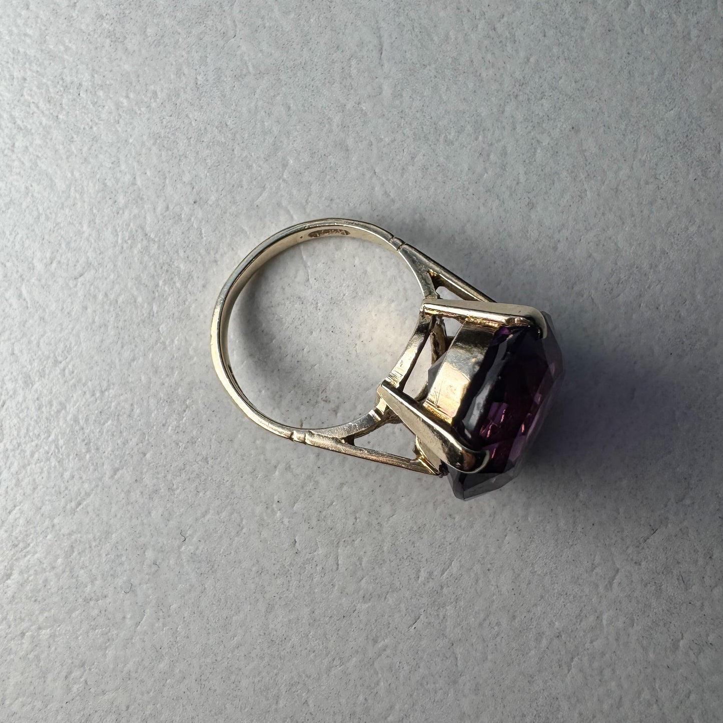 Vintage Amethyst Oval Cocktail Ring | Yellow Gold |Size M
