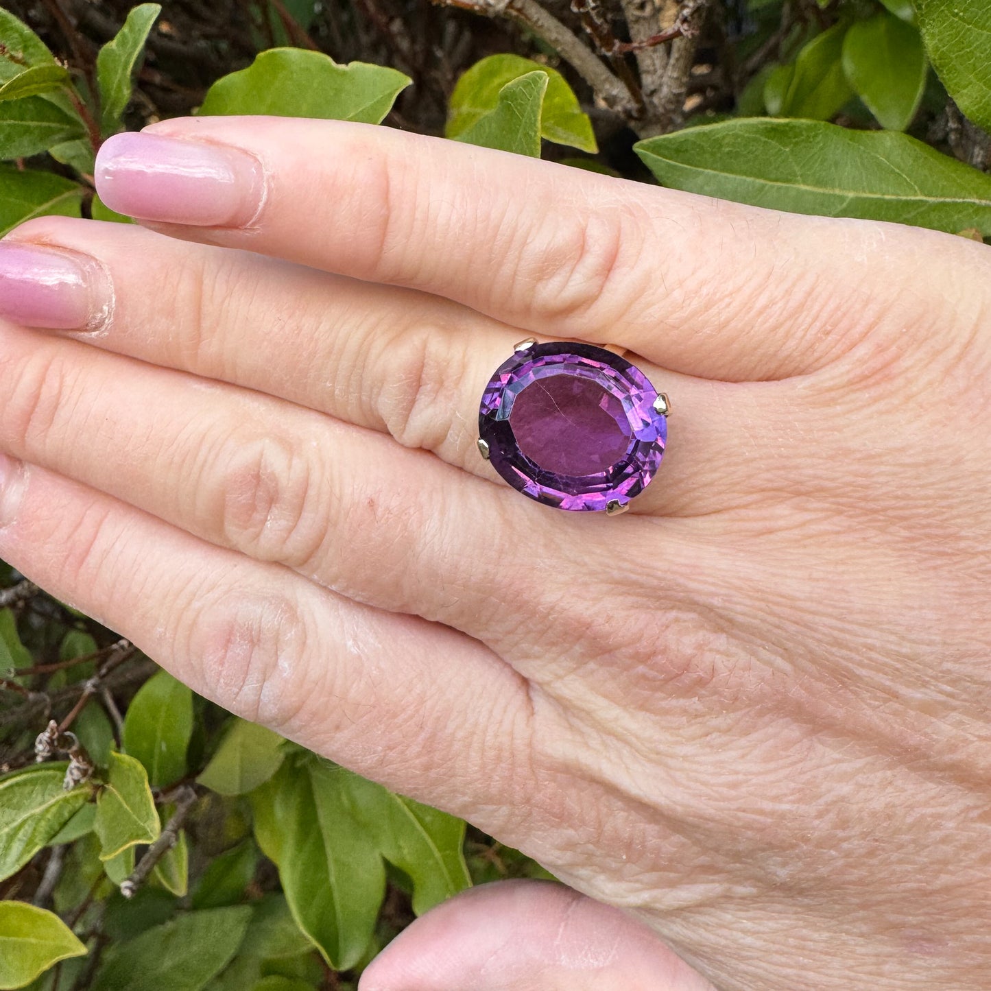 Vintage Amethyst Oval Cocktail Ring | Yellow Gold |Size M