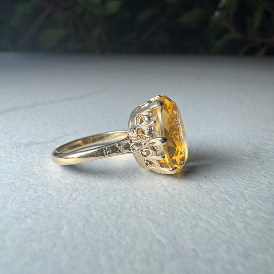 Vintage 1971 Oval-Cut Citrine Cocktail Ring | Yellow Gold | Size M
