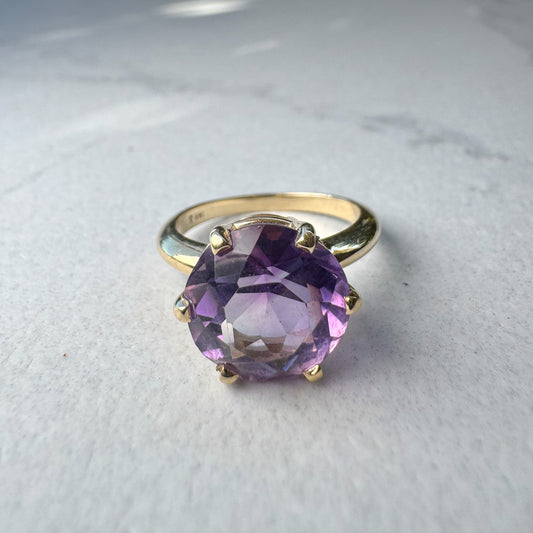 Modern Vintage Amethyst Solitaire | Yellow Gold |Size M