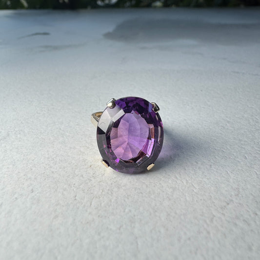 Vintage Amethyst Oval Cocktail Ring | Yellow Gold |Size M