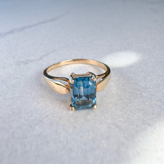 Ocean Blue Emerald-Cut Aquamarine | Yellow Gold | Size P